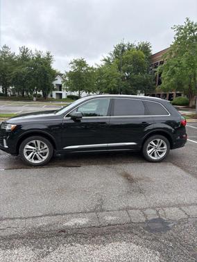 Mythos Black Metallic 2022 Audi Q7 55 Premium Plus