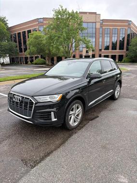 Mythos Black Metallic 2022 Audi Q7 55 Premium Plus