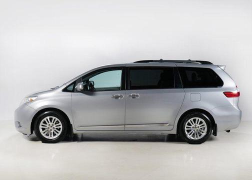 2016 Toyota Sienna XLE