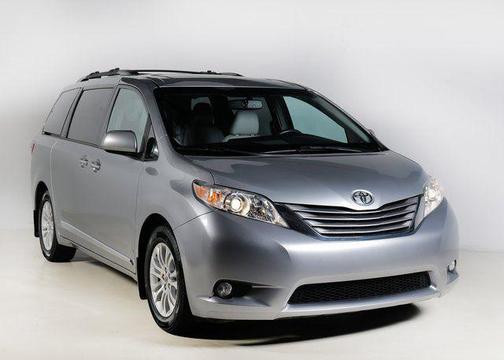 2016 Toyota Sienna XLE