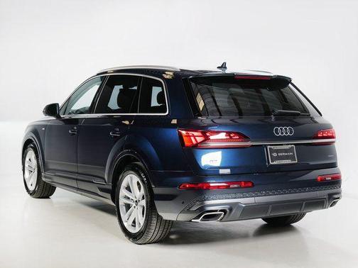 Waitomo Blue Metallic 2026 Audi Q7 55 Prestige