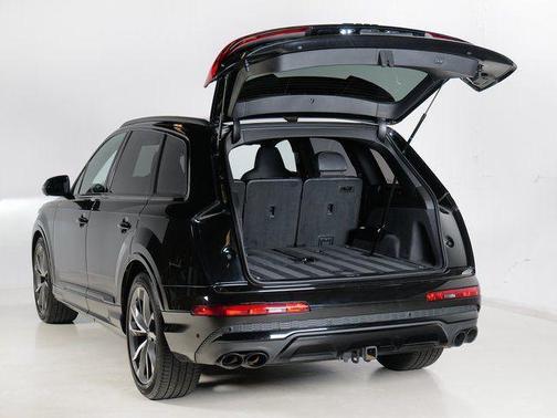 Mythos Black Metallic 2023 Audi SQ7 4.0T Prestige