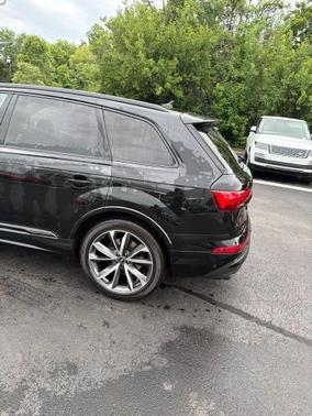 Mythos Black Metallic 2023 Audi SQ7 4.0T Prestige