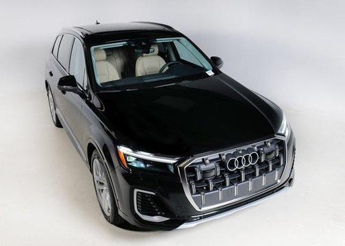 Mythos Black Metallic 2025 Audi Q7 55 Premium Plus