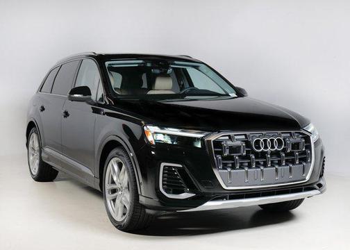 Mythos Black Metallic 2025 Audi Q7 55 Premium Plus