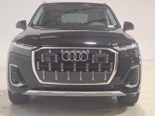 Mythos Black Metallic 2025 Audi Q7 55 Premium Plus