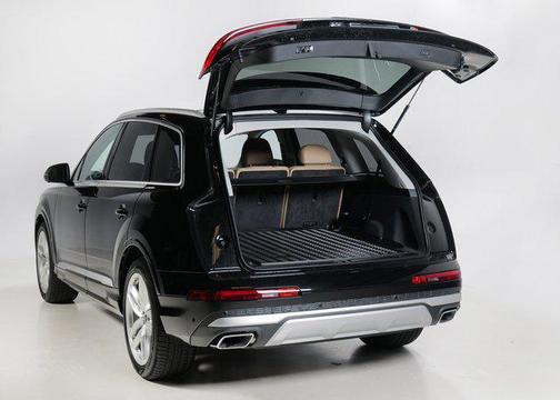 Mythos Black Metallic 2025 Audi Q7 55 Premium Plus