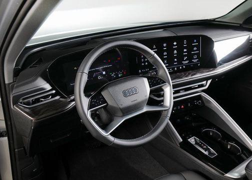 2025 Audi Q5 Premium Plus TFSI quattro S tronic