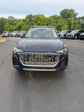 Waitomo Blue Metallic 2025 Audi Q8 55 Prestige