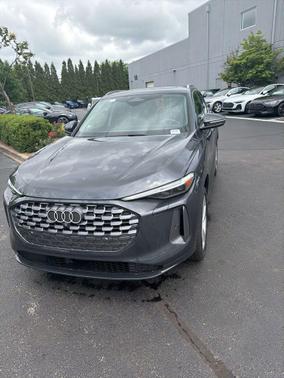 Tambora Gray Metallic 2025 Audi Q5 Premium Plus TFSI quattro S tronic