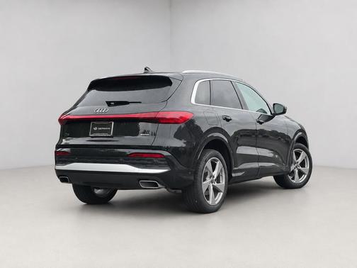 Black Metallic 2025 Audi Q5 Premium Plus TFSI quattro S tronic