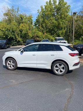 2022 Audi e-tron Premium Plus