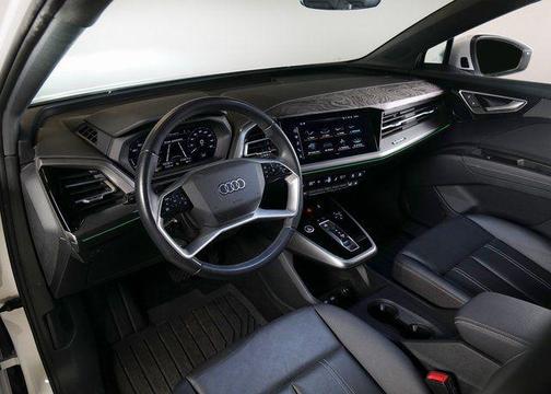 2022 Audi e-tron Premium Plus