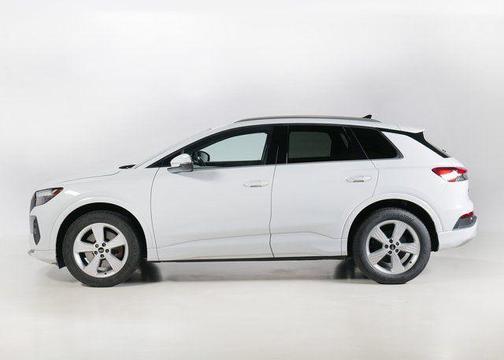 2022 Audi e-tron Premium Plus
