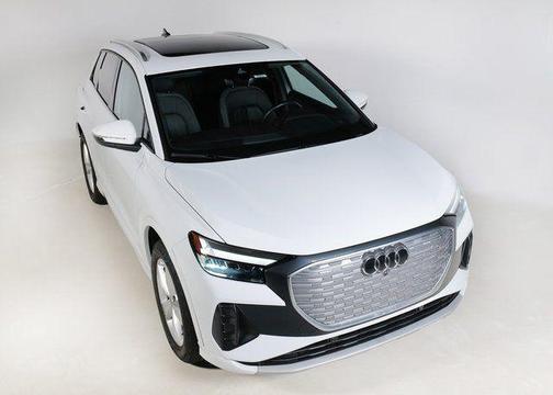 2022 Audi e-tron Premium Plus