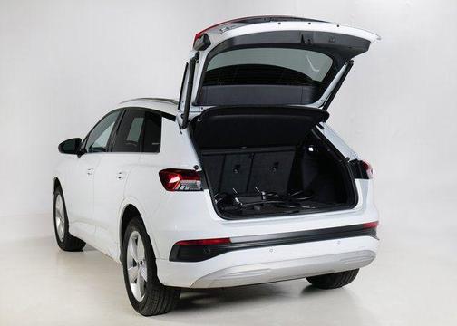 2022 Audi e-tron Premium Plus