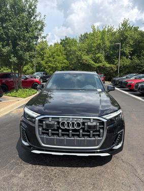 Mythos Black Metallic 2025 Audi Q7 55 Prestige