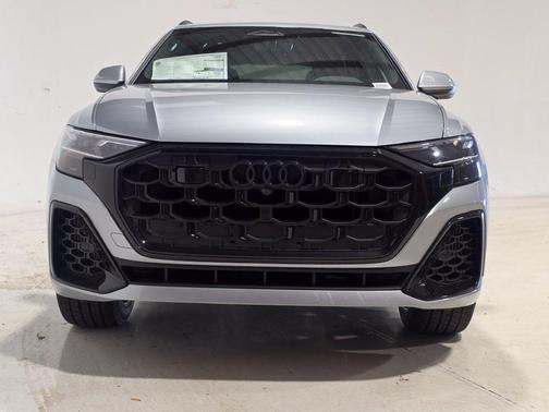 Satellite Silver 2027 Audi Q8 55 Premium Plus