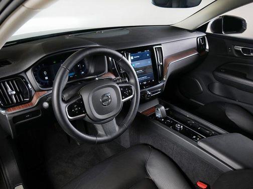 2025 Volvo V60 Cross Country Plus, B5 AWD Gas (mild hybrid)