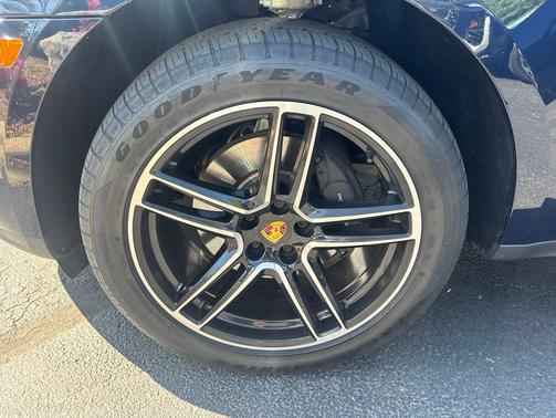 Blue 2020 Porsche Macan Macan