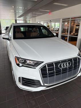 Glacier White Metallic 2020 Audi Q7 55 Premium Plus