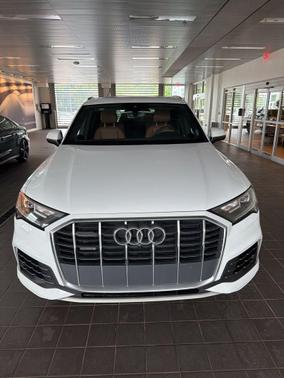 Glacier White Metallic 2020 Audi Q7 55 Premium Plus
