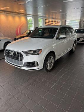 Glacier White Metallic 2020 Audi Q7 55 Premium Plus