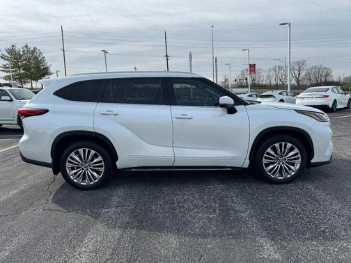 2023 Toyota Highlander Platinum