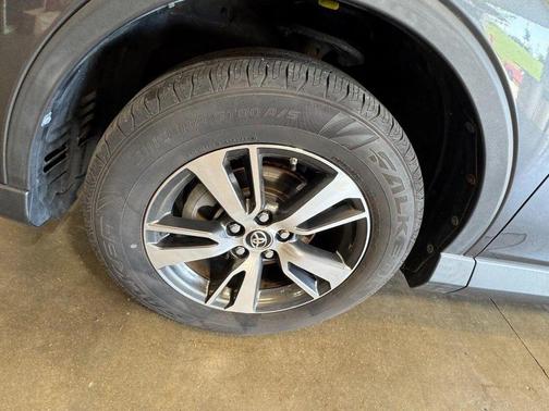 Magnetic Gray Metallic 2018 Toyota RAV4 XLE