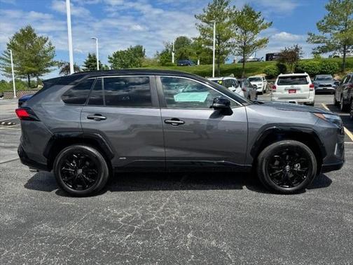 2022 Toyota RAV4 Hybrid SE