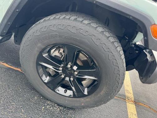 2023 Jeep Wrangler 4-Door Sahara Altitude 4x4