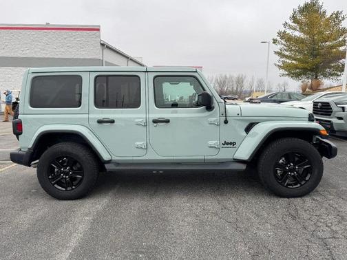 2023 Jeep Wrangler 4-Door Sahara Altitude 4x4