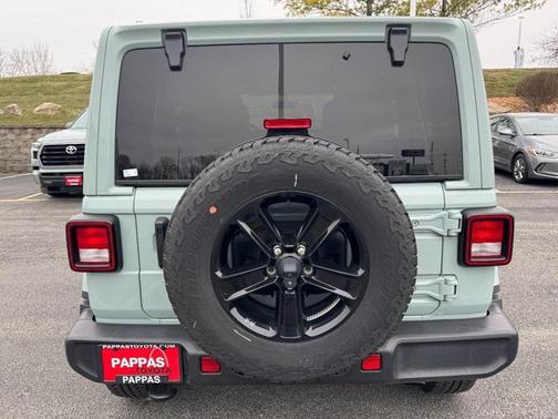 2023 Jeep Wrangler 4-Door Sahara Altitude 4x4