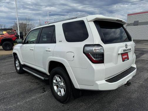 Super White 2018 Toyota 4Runner SR5