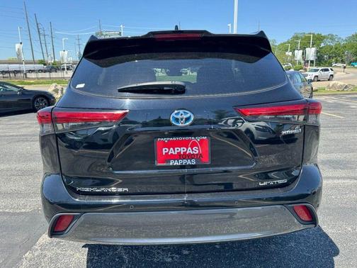 Midnight Black Metallic 2023 Toyota Highlander Hybrid Limited
