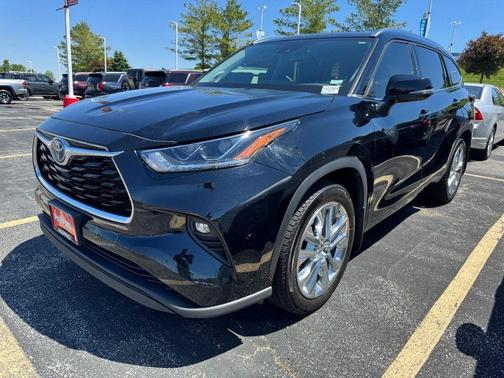 Midnight Black Metallic 2023 Toyota Highlander Hybrid Limited