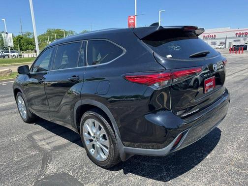 Midnight Black Metallic 2023 Toyota Highlander Hybrid Limited