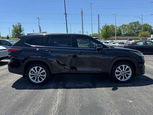 Midnight Black Metallic 2023 Toyota Highlander Hybrid Limited
