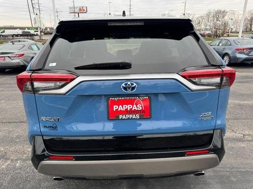 2022 Toyota RAV4 Hybrid SE