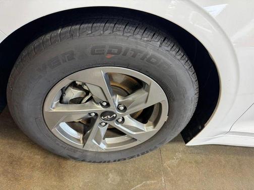 Glacial White Pearl 2022 Kia K5 LX