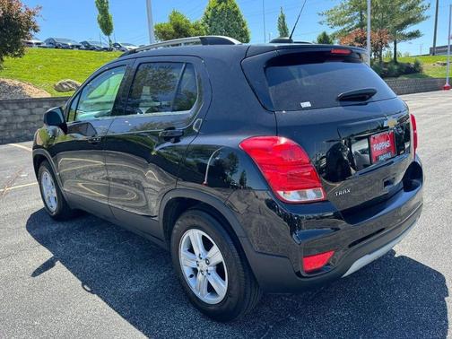 Mosaic Black Metallic 2020 Chevrolet Trax LT