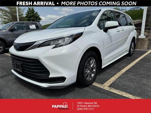 2023 Toyota Sienna LE