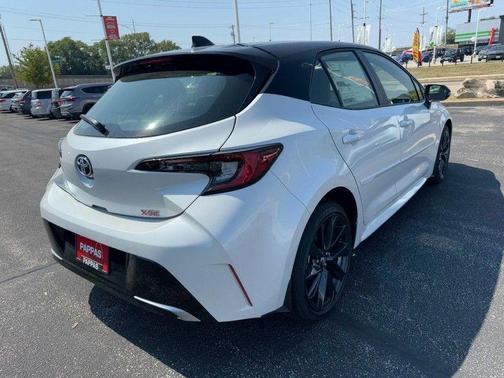 Wind Chill Pearl/Midnight Black Metallic 2025 Toyota Corolla XSE