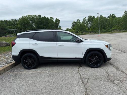 Summit White 2024 GMC Terrain SLE