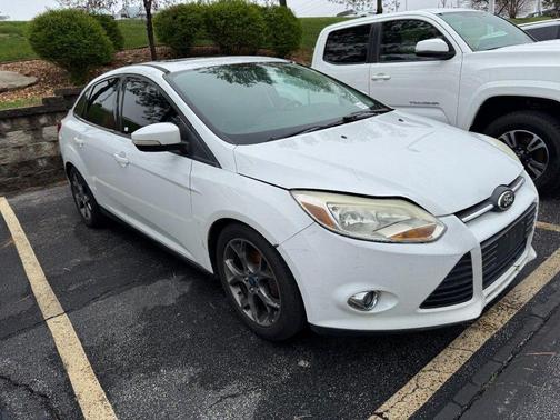 Oxford White 2014 Ford Focus SE