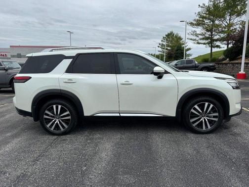 Pearl White Tricoat 2023 Nissan Pathfinder Platinum 4WD