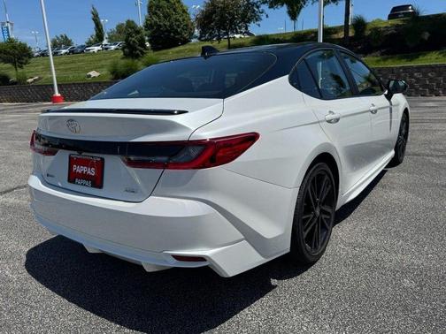 Wind Chill Pearl/Midnight Black Metallic 2025 Toyota Camry XSE