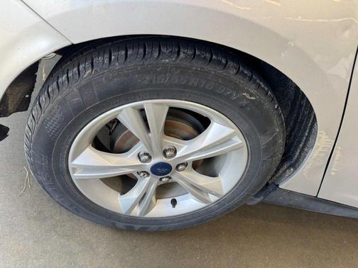 Ingot Silver 2014 Ford Focus SE