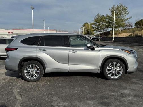 2022 Toyota Highlander Limited