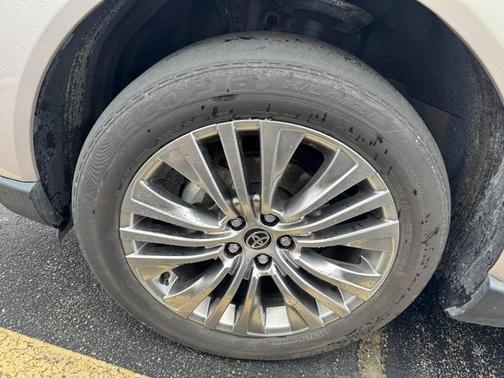 2022 Toyota Venza XLE